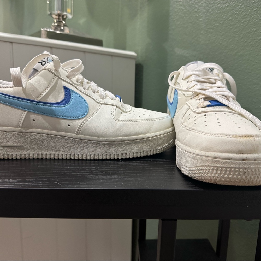 Lightly used men’s Nike White and Blue Sneakers